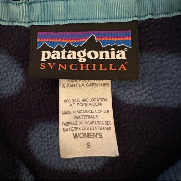 Patagonia Women's Lightweight Polka Dot Synchilla Snap-T Pullover - Picture 5 of 6